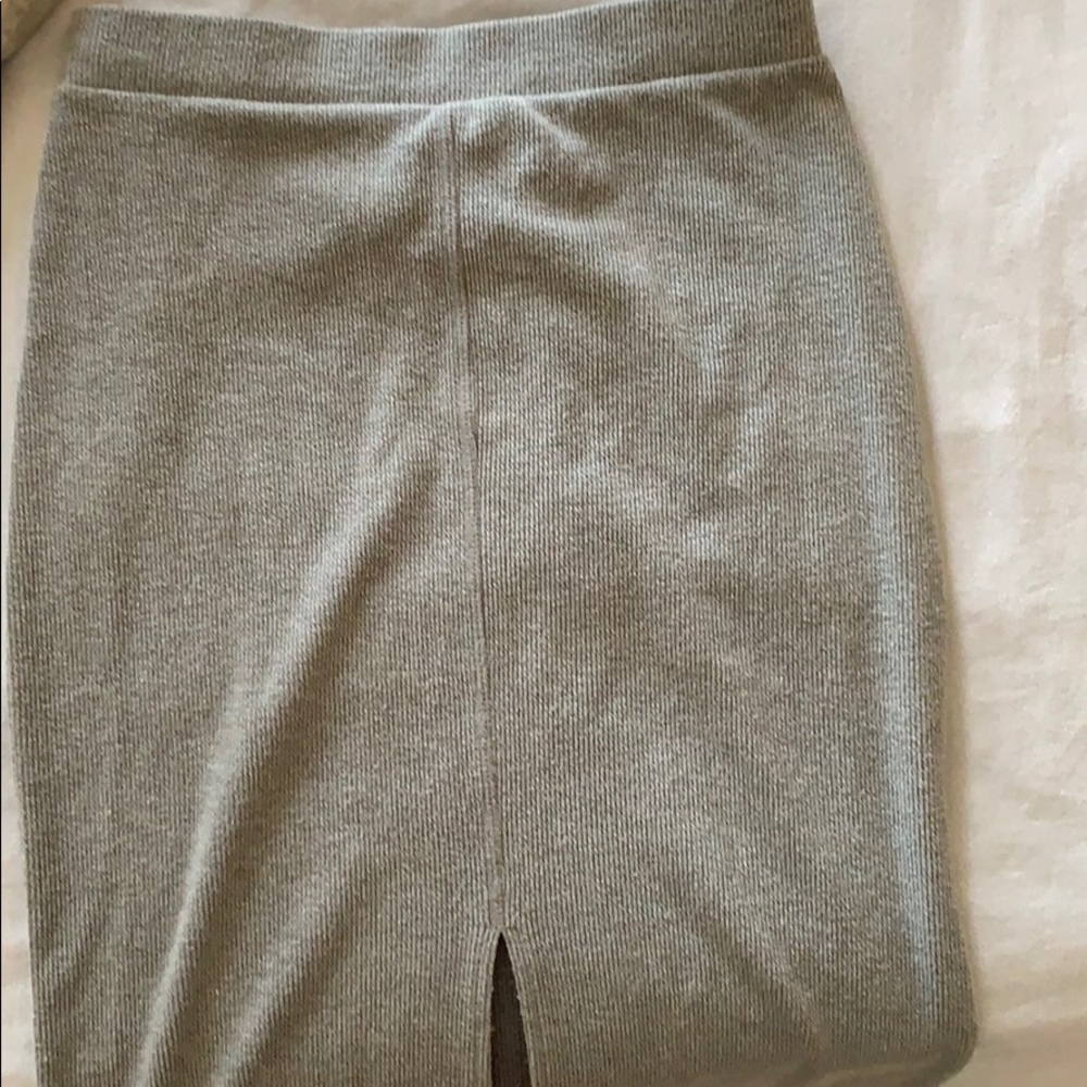 Carly Jean Los Angeles Midi Skirt. Size Medium